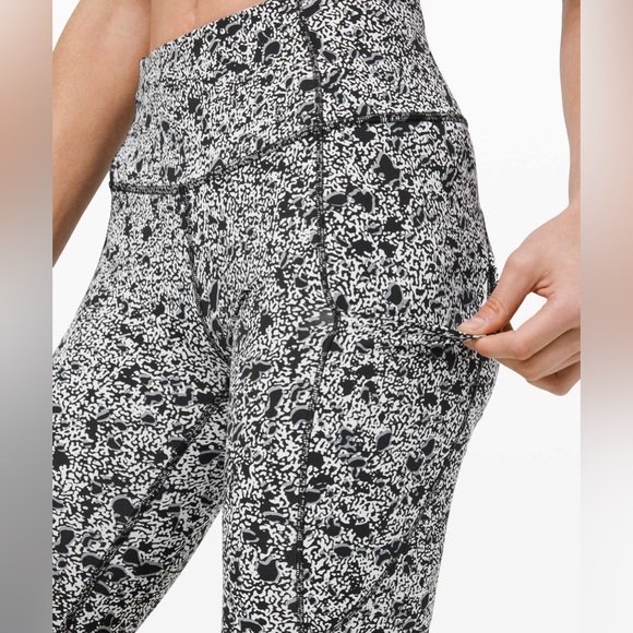 Lululemon Fast and Free High-Rise Shorts - 10” Inseam - gray and black - Size 8 - Picture 3 of 7